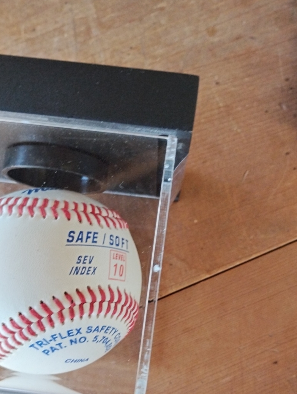 Autographed Baseballs In Cases - Picture 3 of 6